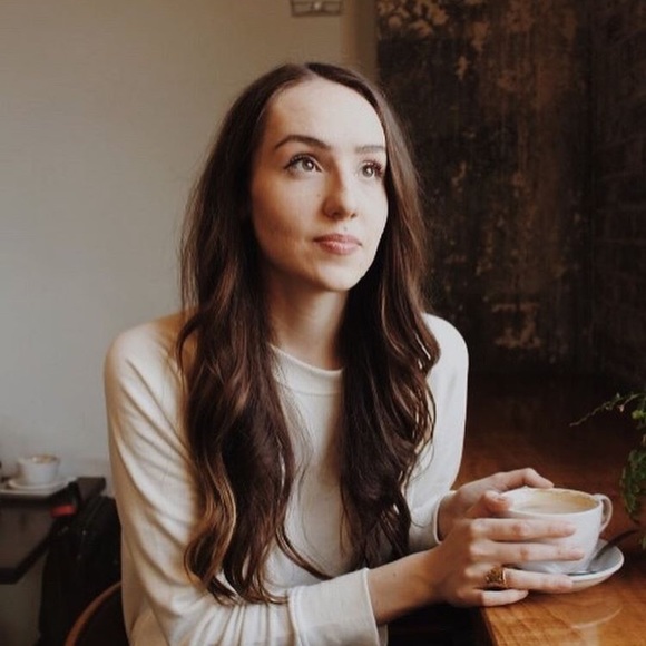 Meet your Posher, Catelyn - Picture 1 of 1